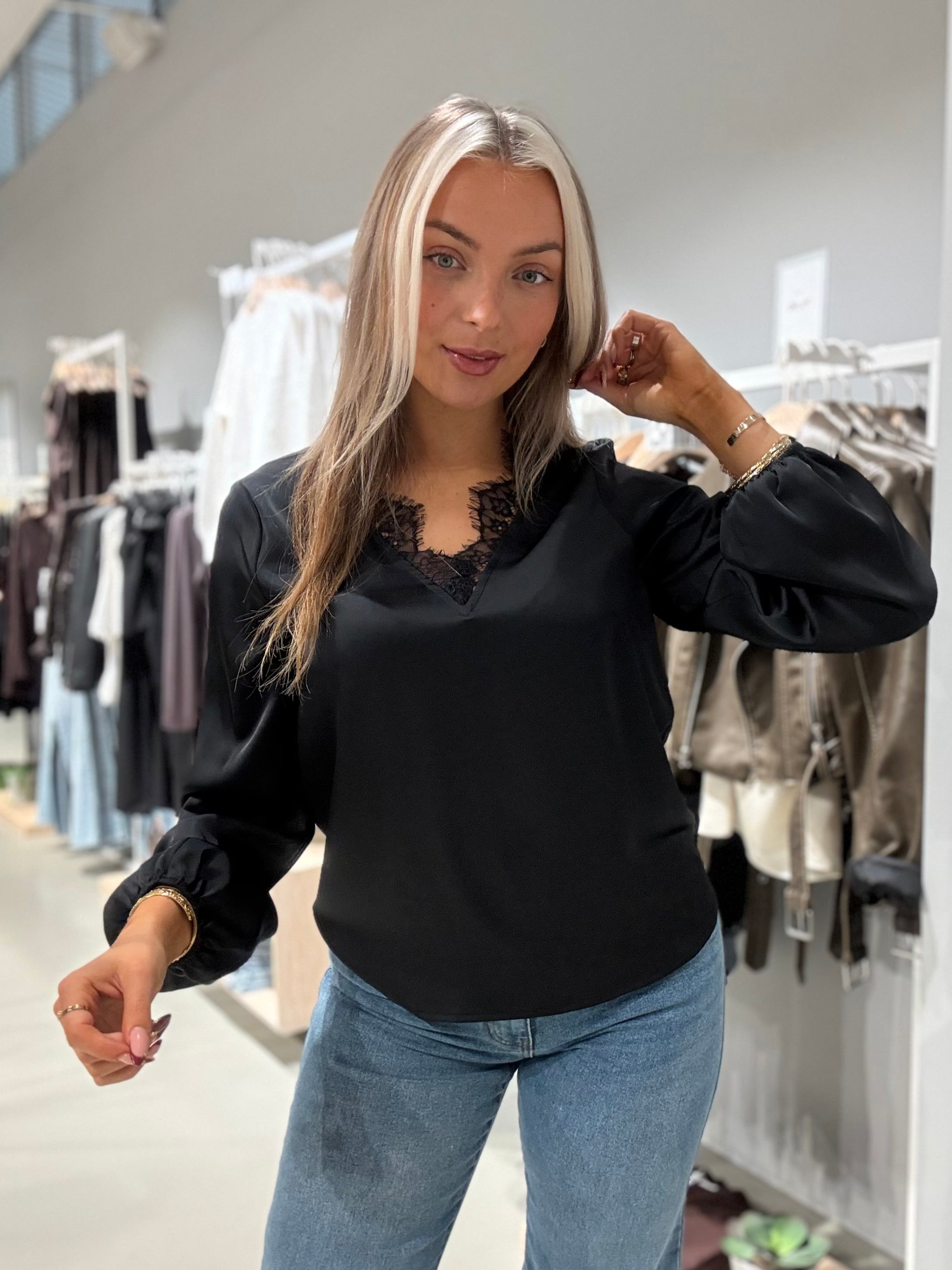 VIENNA Top - Black Beauty
